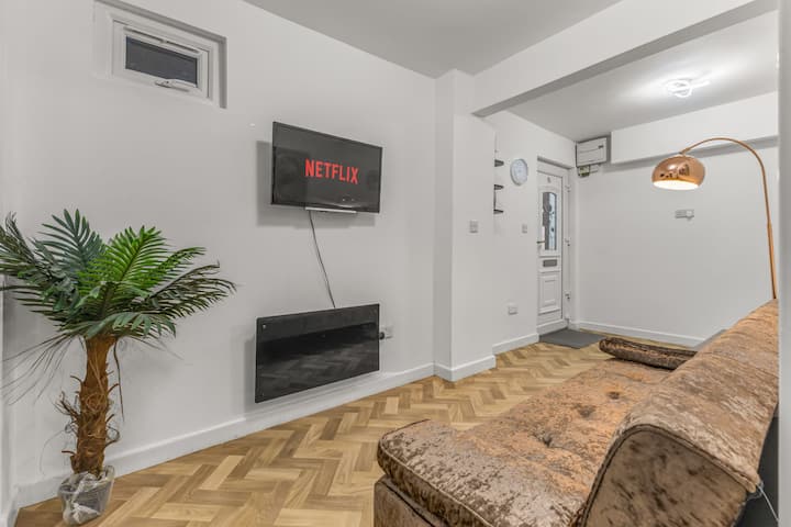 2bed Apartment In Whitefield Manchester | Sleeps 4 - Bury