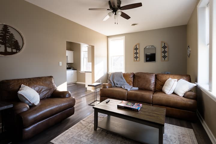 Baileys Loft Downtown - Standard, IL