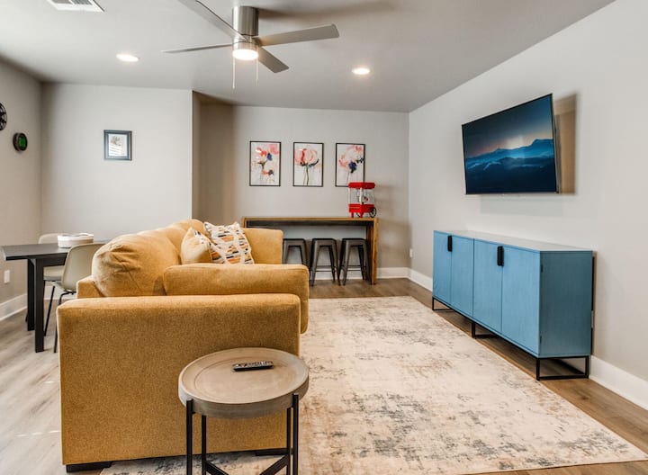 Edmond Luxe | 3br | Private Baths | Full Kitchen - Oklahoma City, OK