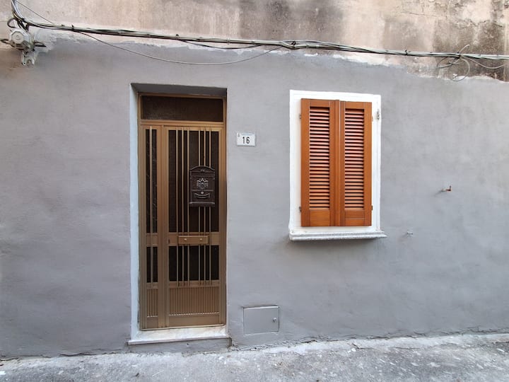 Antica Casa In Centro Storico
"Casa Relax Mele" - Posada