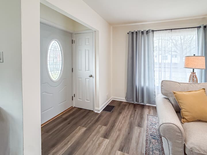 The Washington St Bungalow In Urbana - Urbana, IL