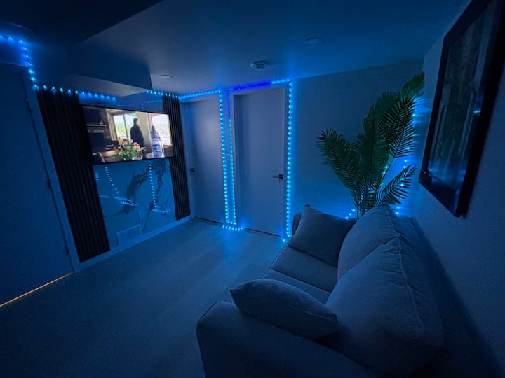 Exquisite And Modern Private Suite | Self Check-in - Winnipeg