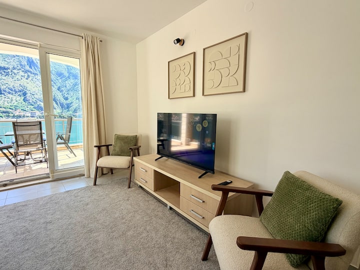 Breathtaking Kotor Bay Views, Pool & Relaxing 2br - Kotor