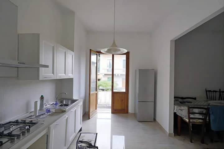 Casa Luminosa In Zona Serpiolle (Firenze) - Florenz