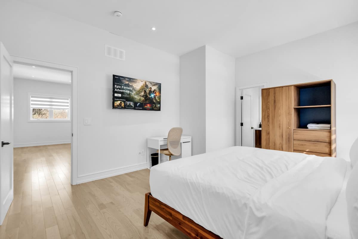 Private modern washroom in a Mississauga short term rental