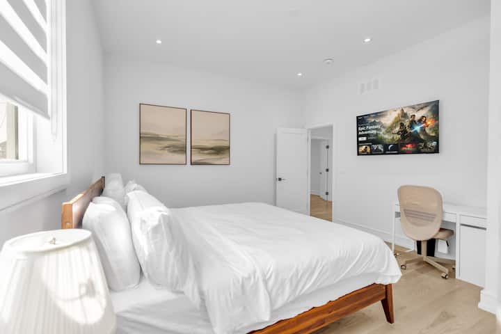 A3 • Luxury Cozy Ensuite w/ Private Bath