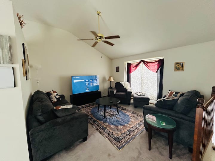 Comfortable Home With 3 Bedrooms & 2 Baths. - Topeka, KS