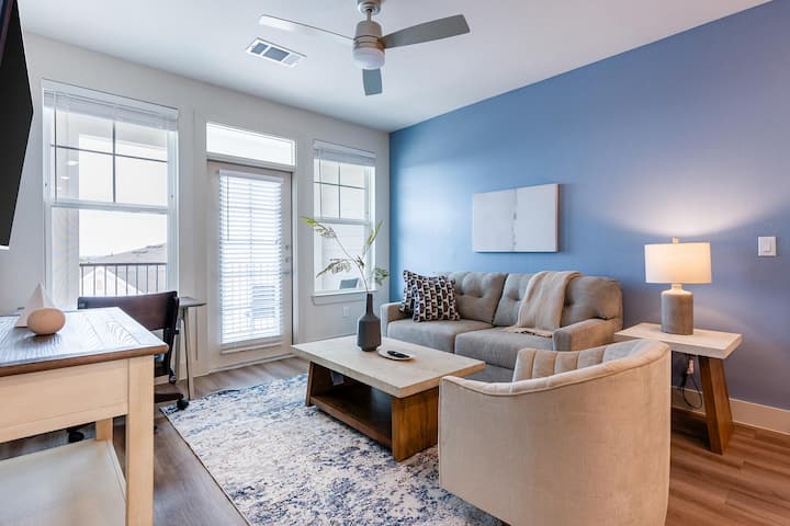Landing | Spectacular 2bd, Clubhouse, Pool - San Marcos, TX