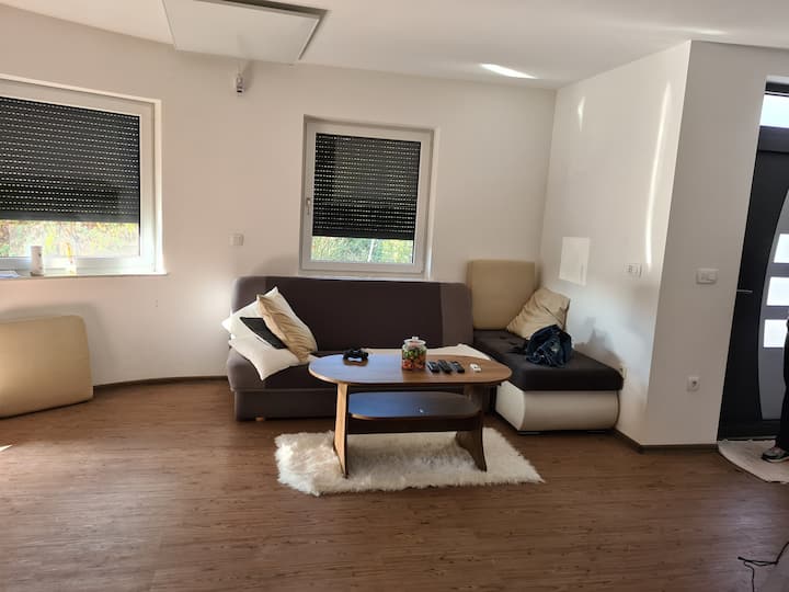 Apartma Z Atrijem V Mirnem In Prijetnem Okolju - Vodice