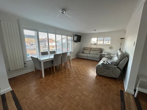Popular Airbnb listing: Sunny Bungalow Stay in Thanet