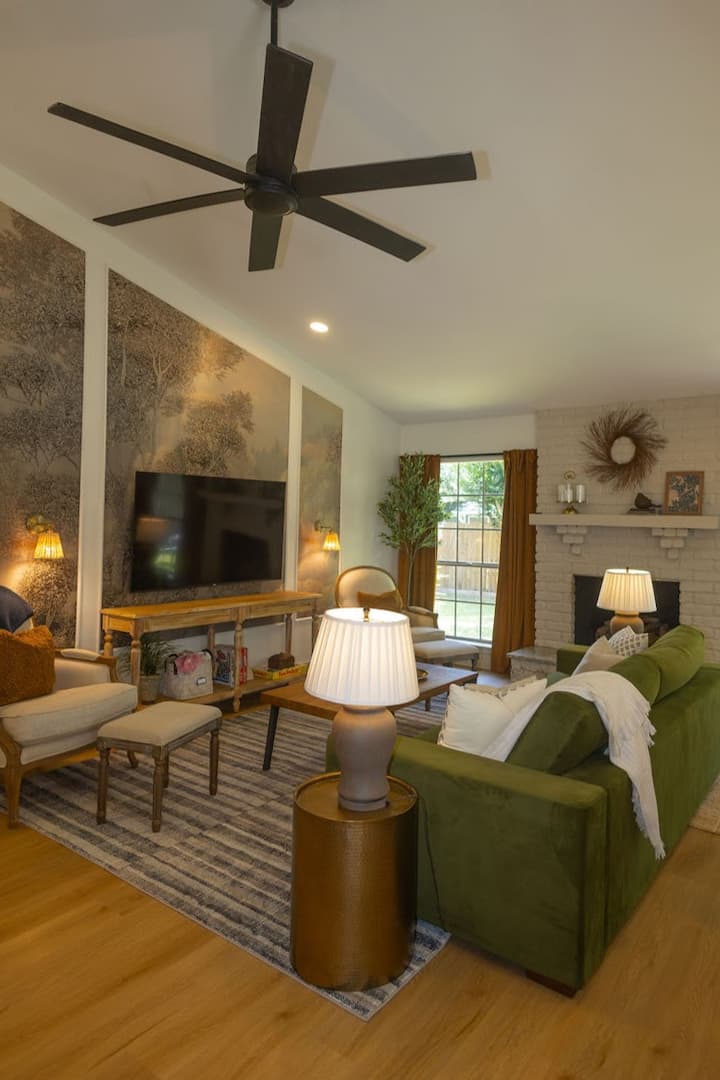 The Velvet Pine | Design-forward Kingwood Retreat - Humble, TX