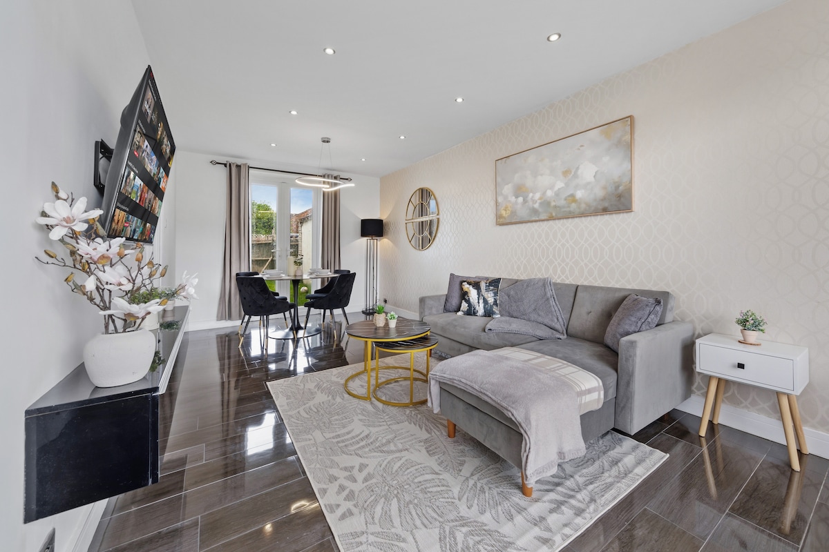 Successful Airbnb property: Contractor House | Parking | Near Trading Estate in Slough