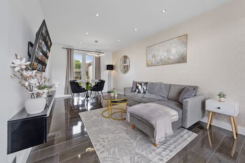 Successful Airbnb property: Contractor House | Parking | Near Trading Estate in Slough