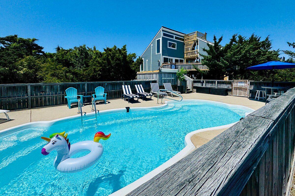 Salvo Beach Bungalow w/ Pool & Hot Tub