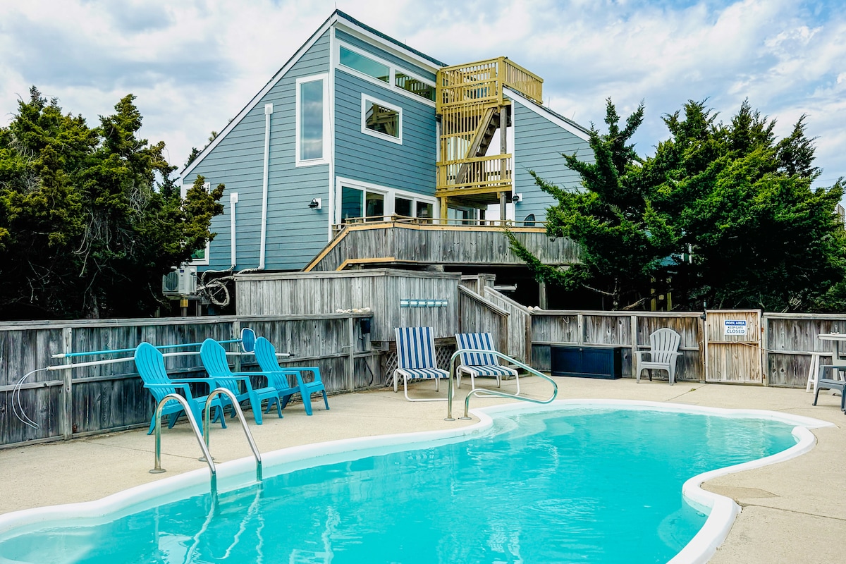 Salvo Beach Bungalow w/ Pool & Hot Tub