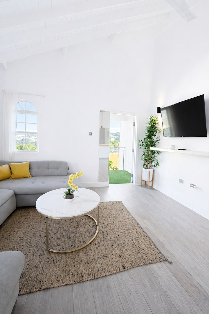 Modern 2br Apt | Pool | Breakfast Included - 자메이카