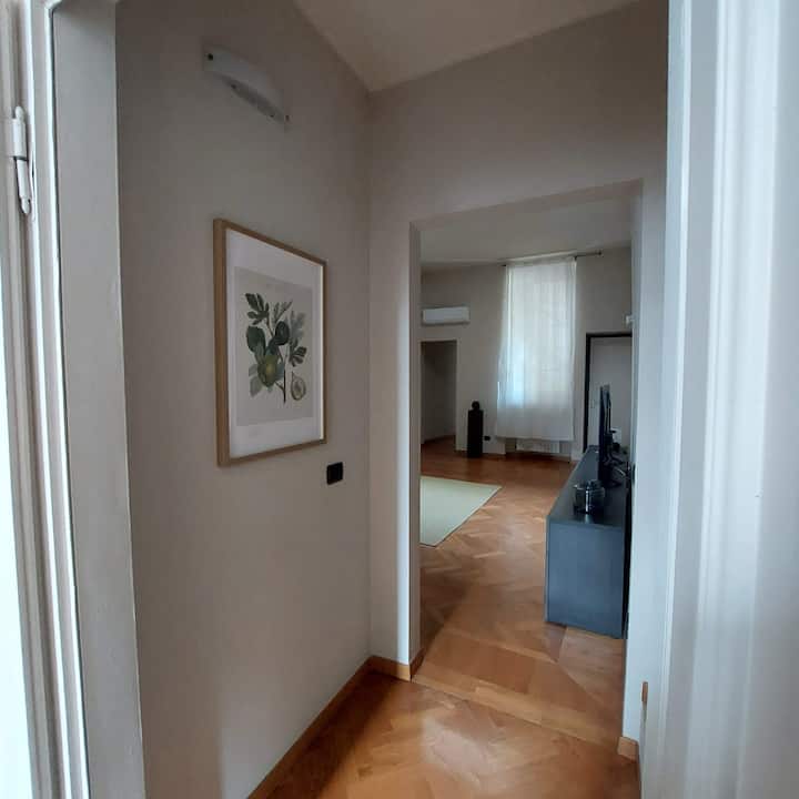 Elegante, In Palazzo Storico, Giardino E Terrazza. - Piacenza