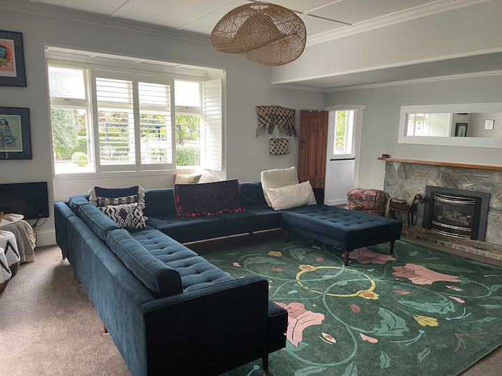 Big Central Bungalow With Pool - Whangarei