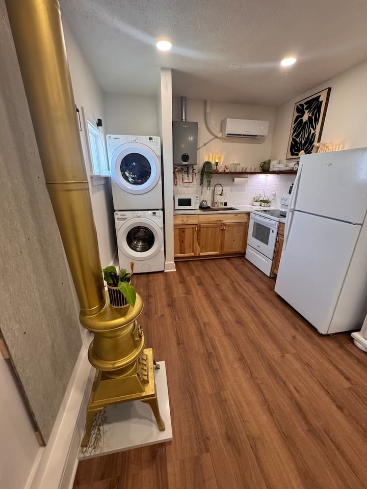 Backyard Bungalow (Unit 2) - Omaha, NE