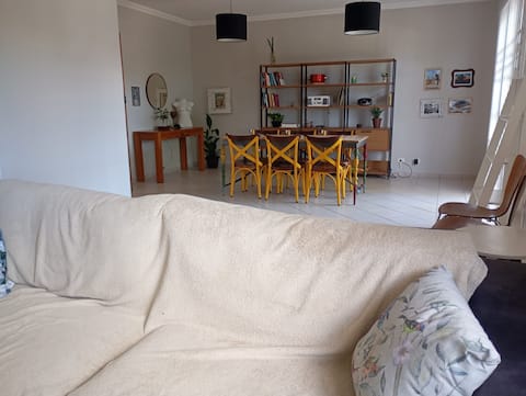 Popular Airbnb listing: Spacious Private House Near Baixada Arena in água Verde