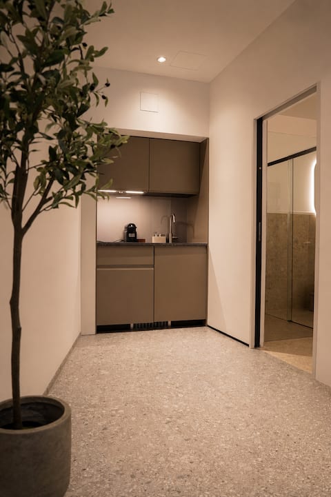 Leistungsstarkes Airbnb: Boutique Apartment (101) - Balkon & Bergblick in Leopoldskroner Moos