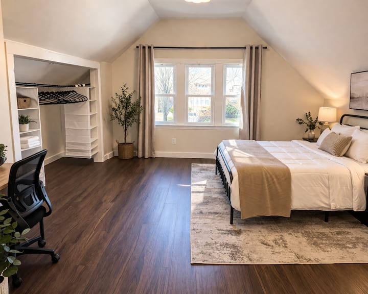 Elegant Historic Charm Apartment - Milwaukee