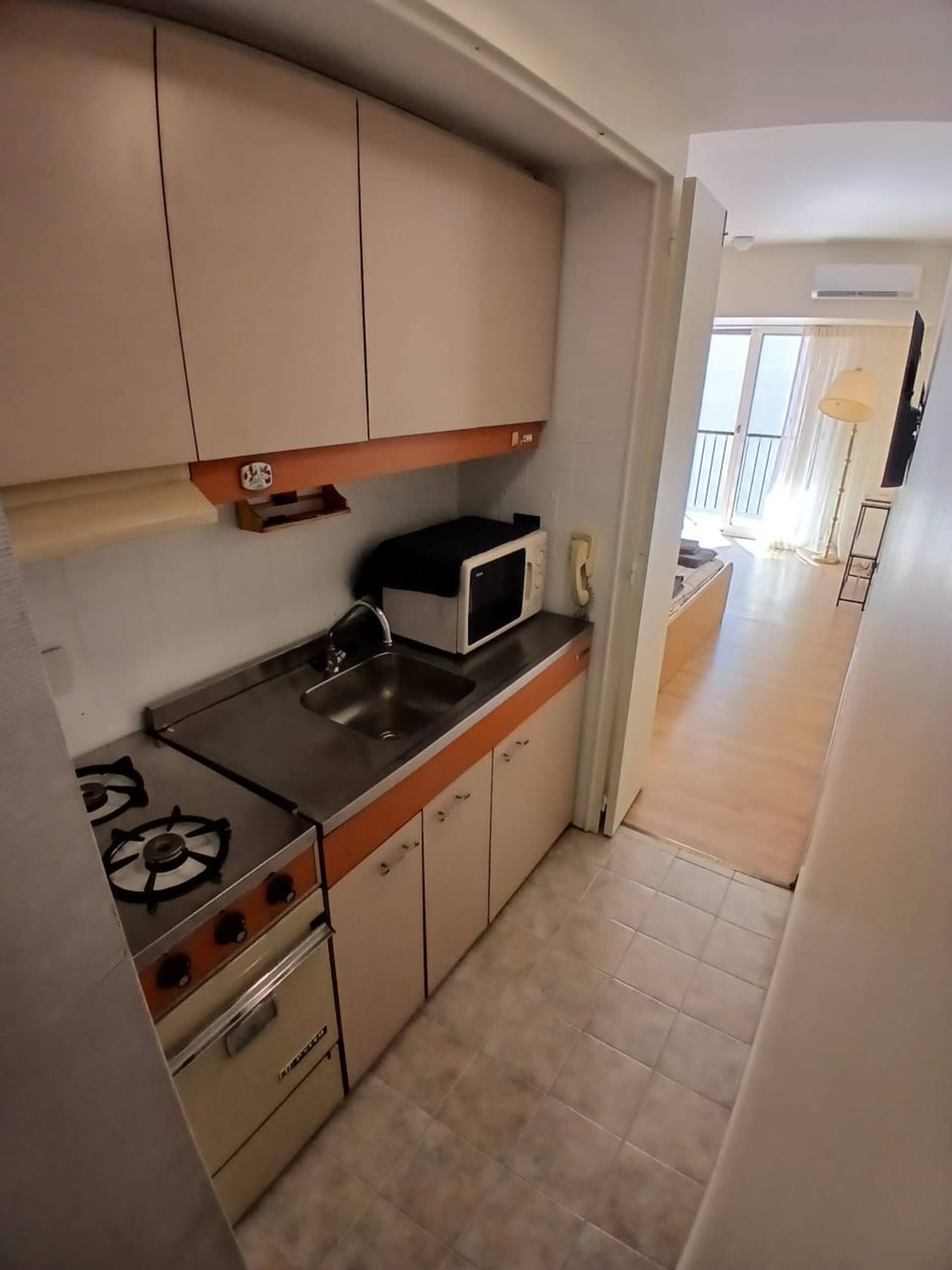 Bright studio with a balcony in Retiro