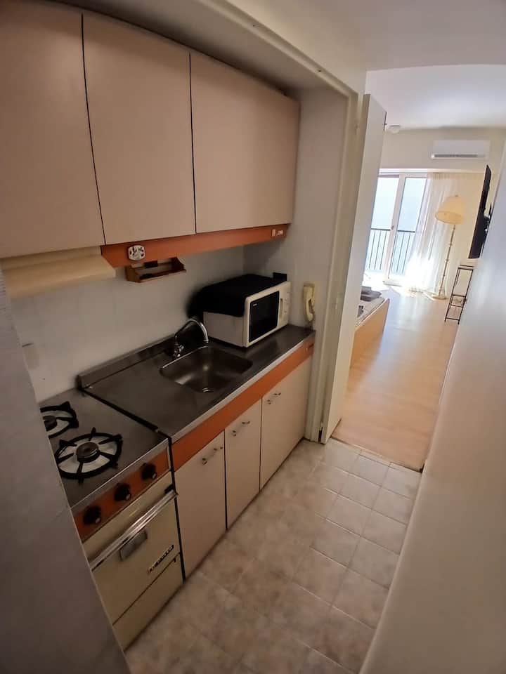 Kitnet com varanda em Retiro