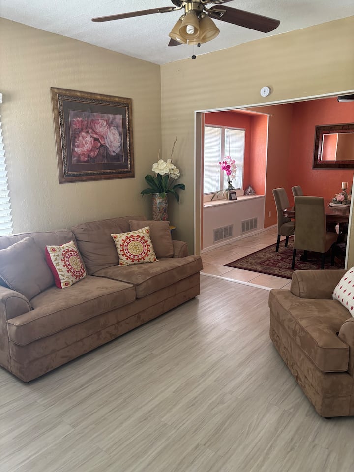 Entire Home | Max 6 Guests | Near Dt & Stadium - Kansas City, KS