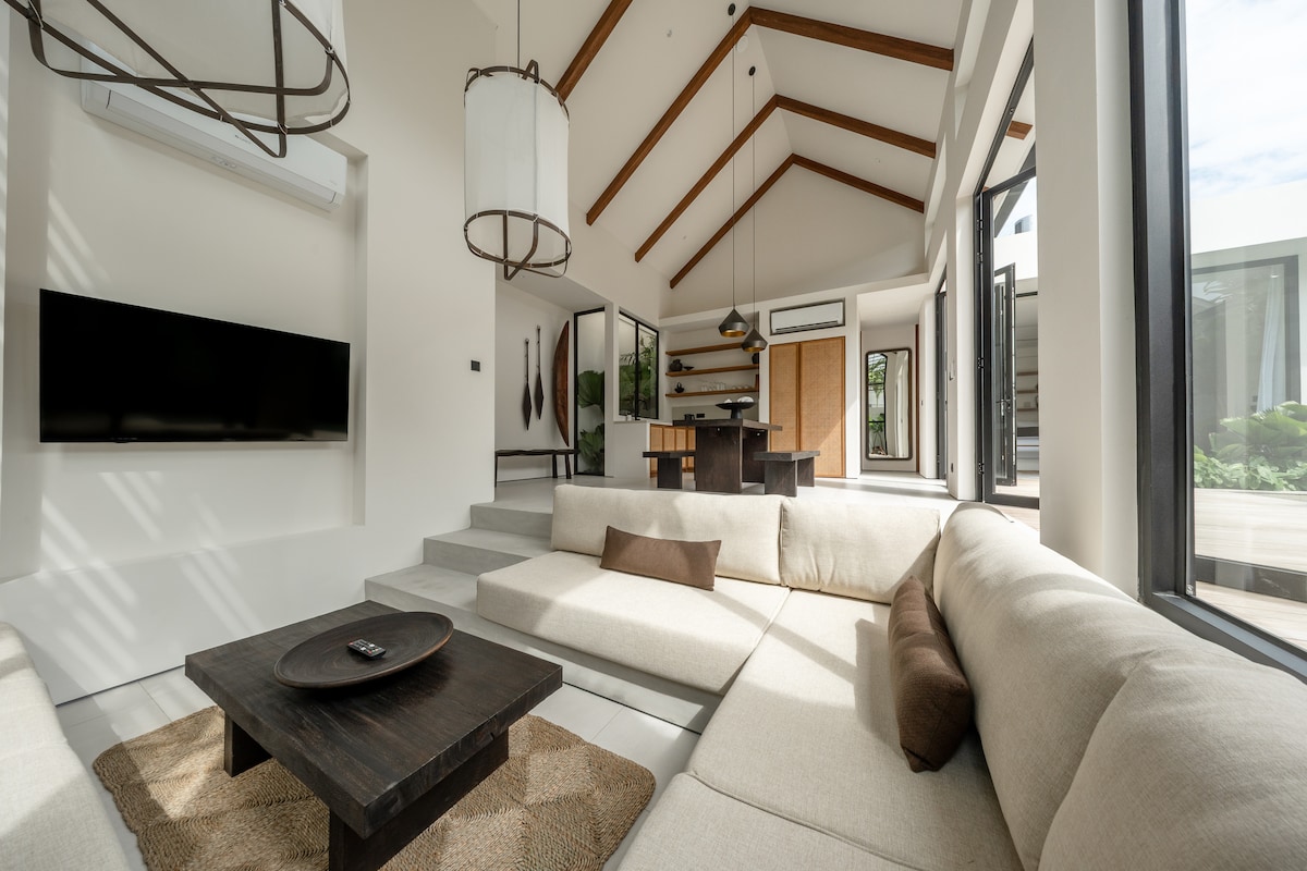 Villa in South Kuta · ★5.0 · 2 bedrooms · 2 beds · 3 private baths, Airbnb-Vergleich