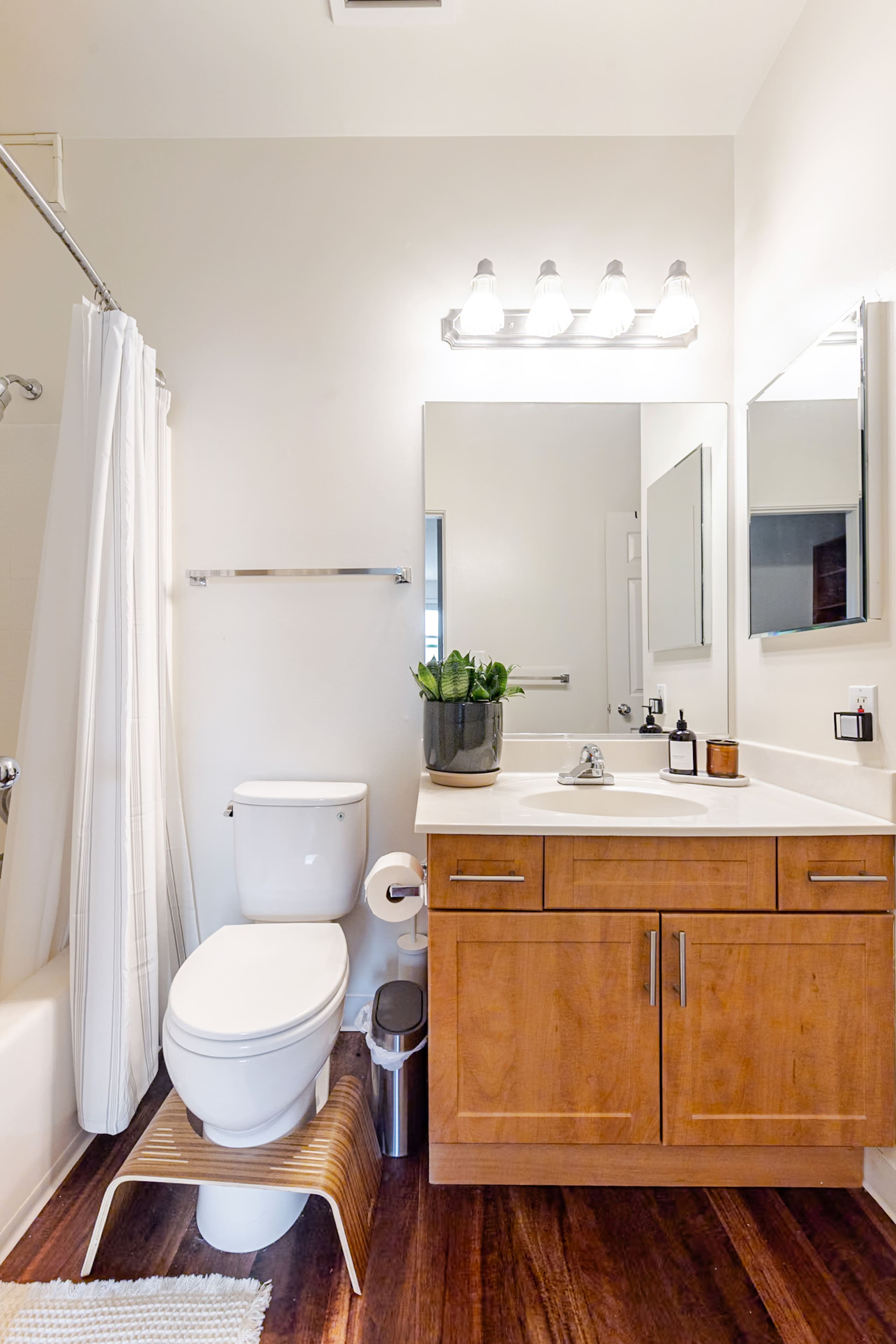 Sunlit Top-Floor 1BR w/ Pool View - Image 17