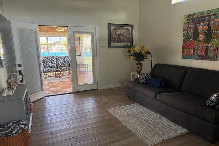 Cajuncasa - A Bit Of French Quarter Elegance - Waxahachie, TX