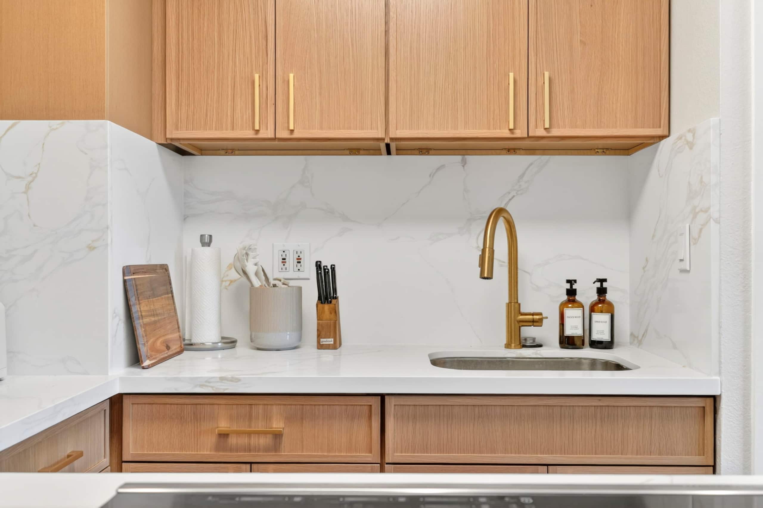 Modern Waikiki 1BR | Fully Renovated - Image 8