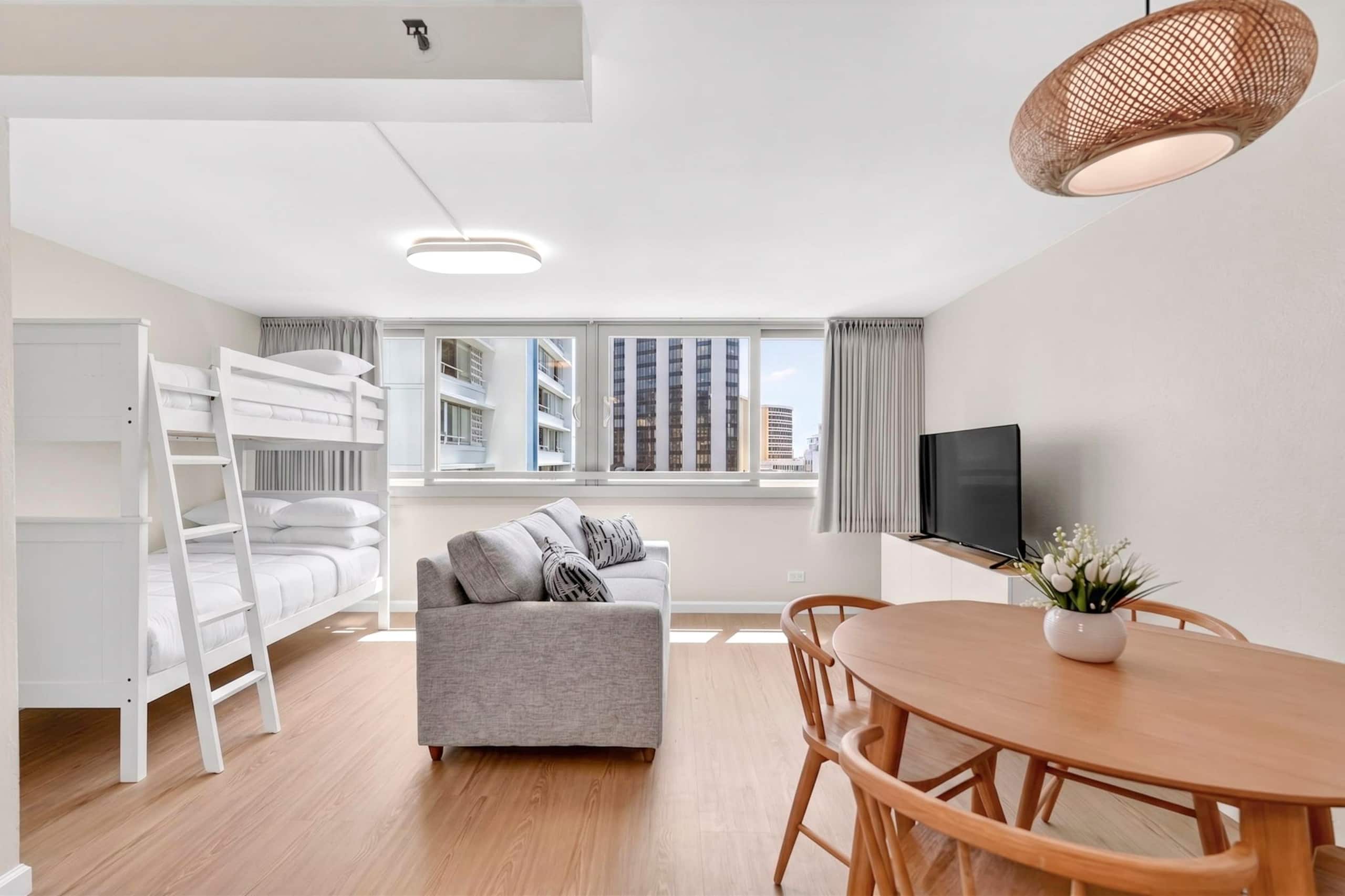 Modern Waikiki 1BR | Fully Renovated - Image 2