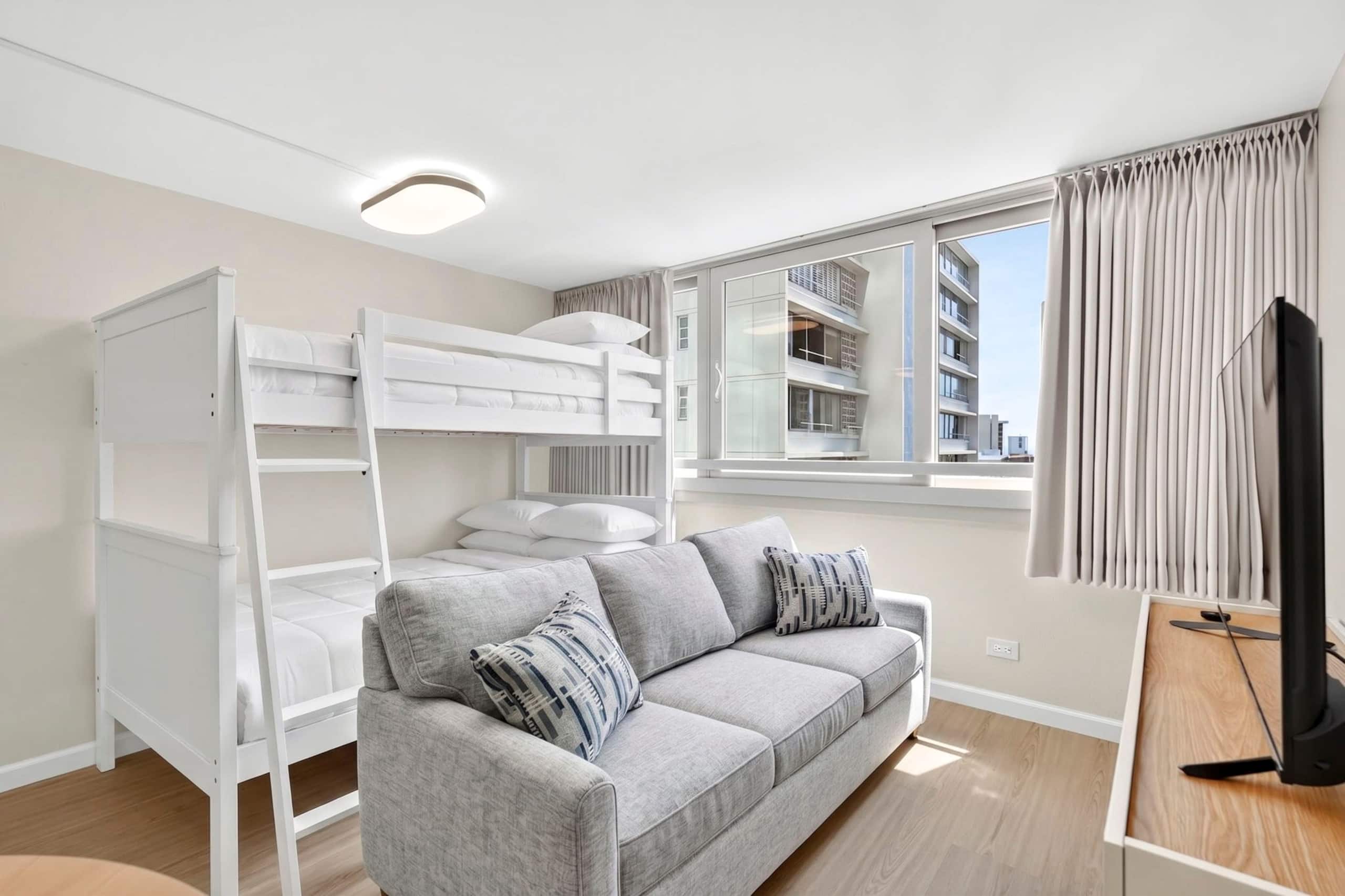Modern Waikiki 1BR | Fully Renovated - Image 4