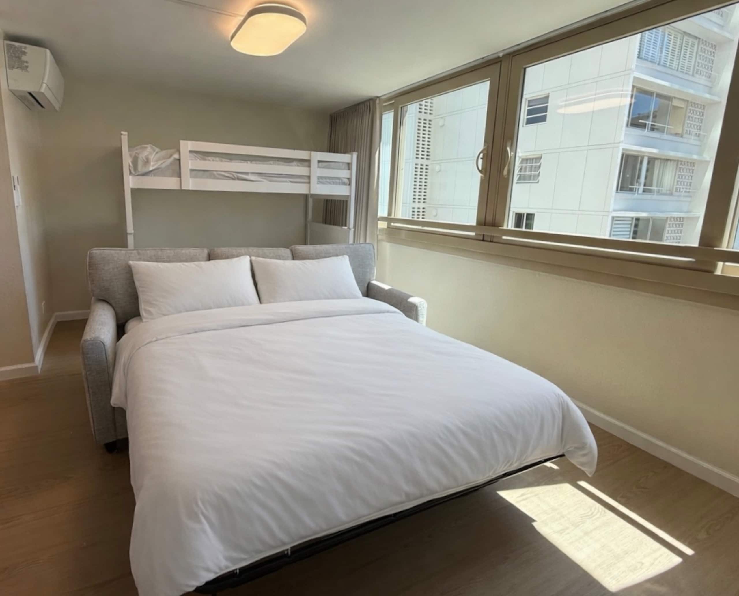 Modern Waikiki 1BR | Fully Renovated - Image 26