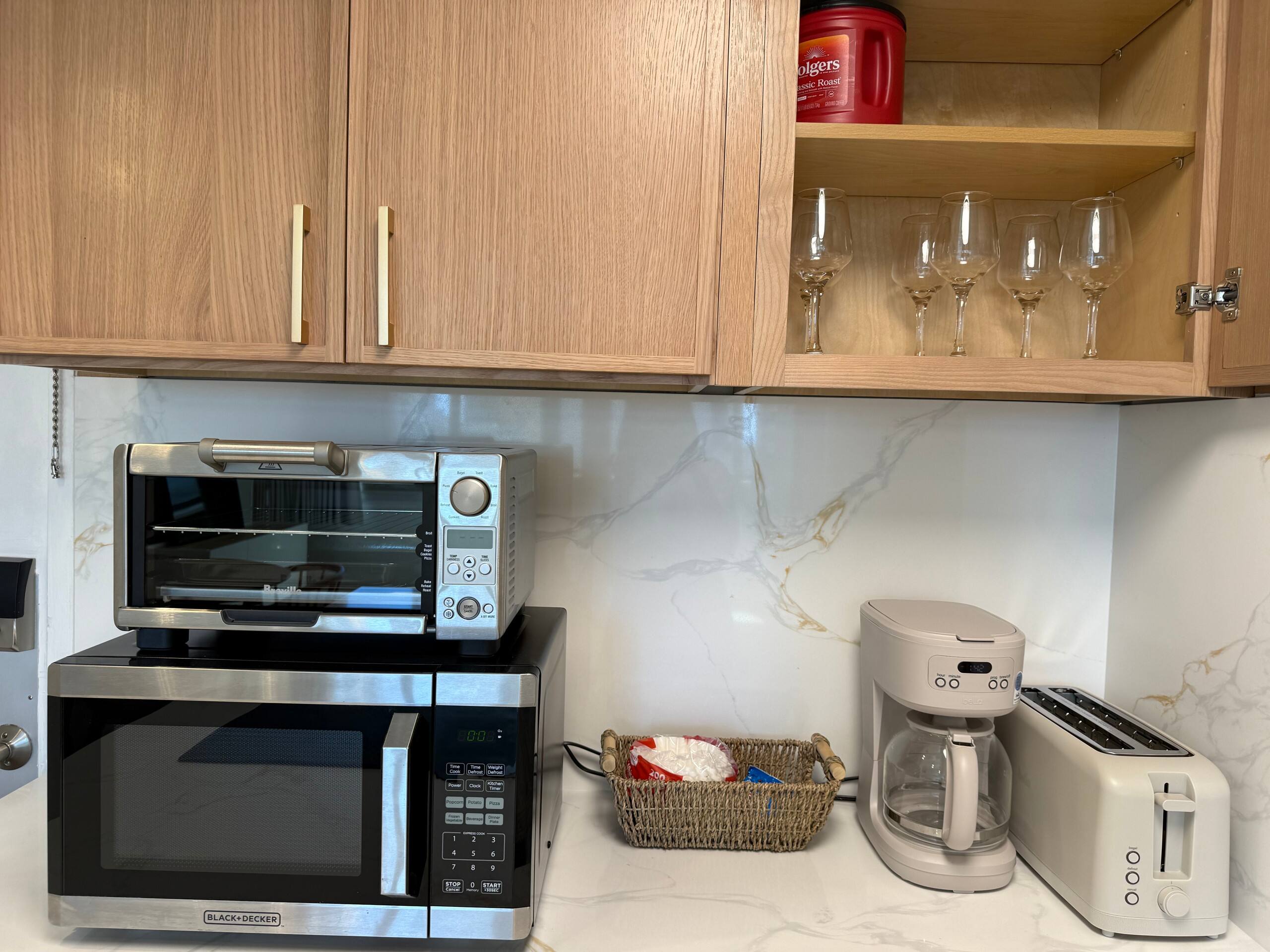 Modern Waikiki 1BR | Fully Renovated - Image 11
