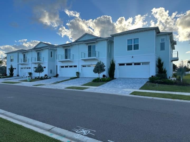 Hidden Retreat 3/2.5/2 Modern Townhouse Melbourne - Melbourne, FL