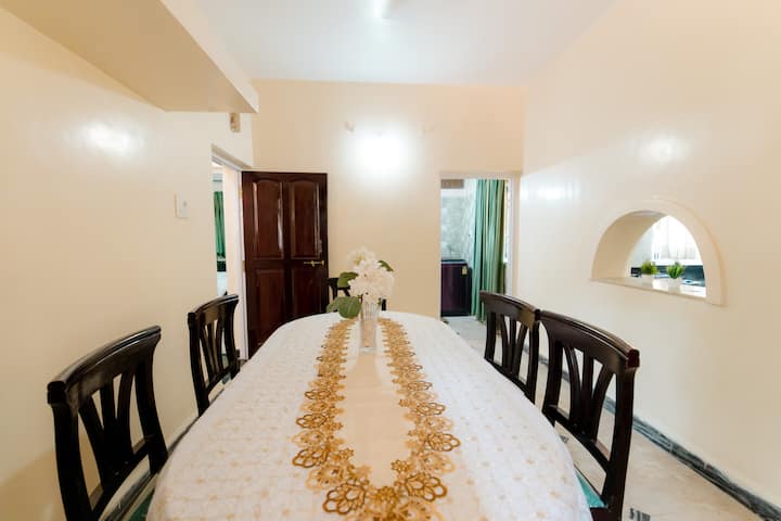 Dining area image 1