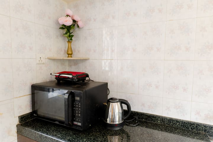 Kitchenette image 2