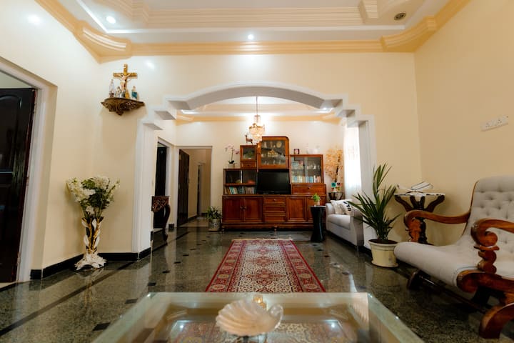 Living room image 3