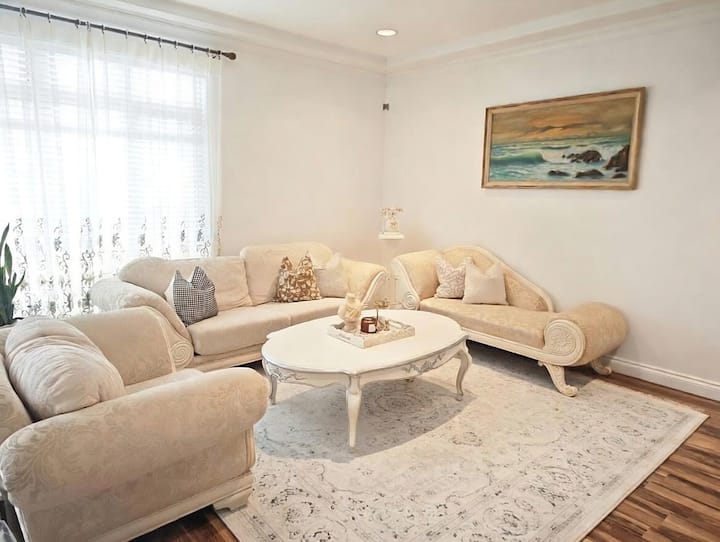 Stylish 5br Home Perfect For Groups Near Deer Lake - Burnaby