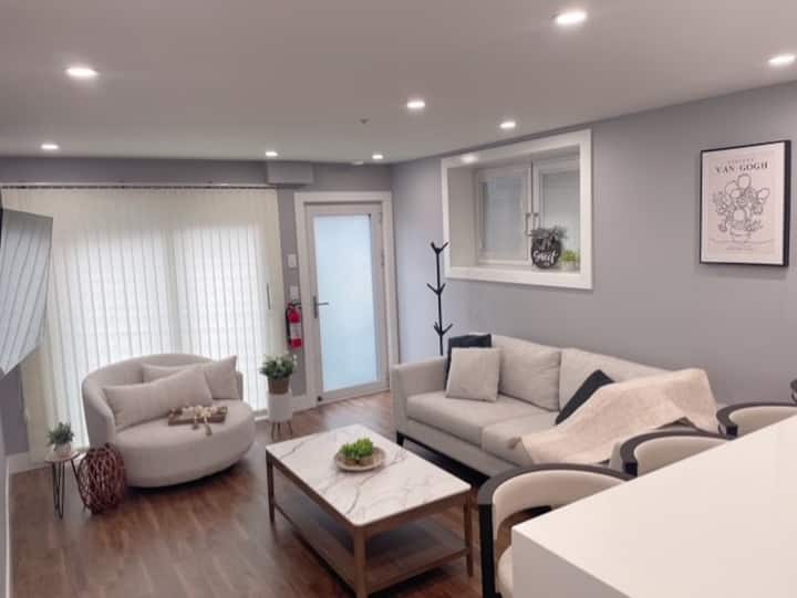 Executive Suite In White Rock & Beaches - White Rock