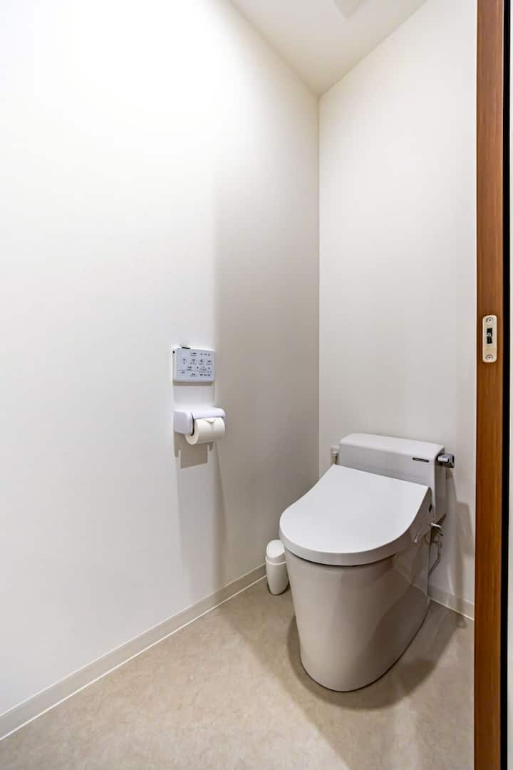 A one-story detached house, “Teppanyaki * Sauna * Jacuzzi,” a