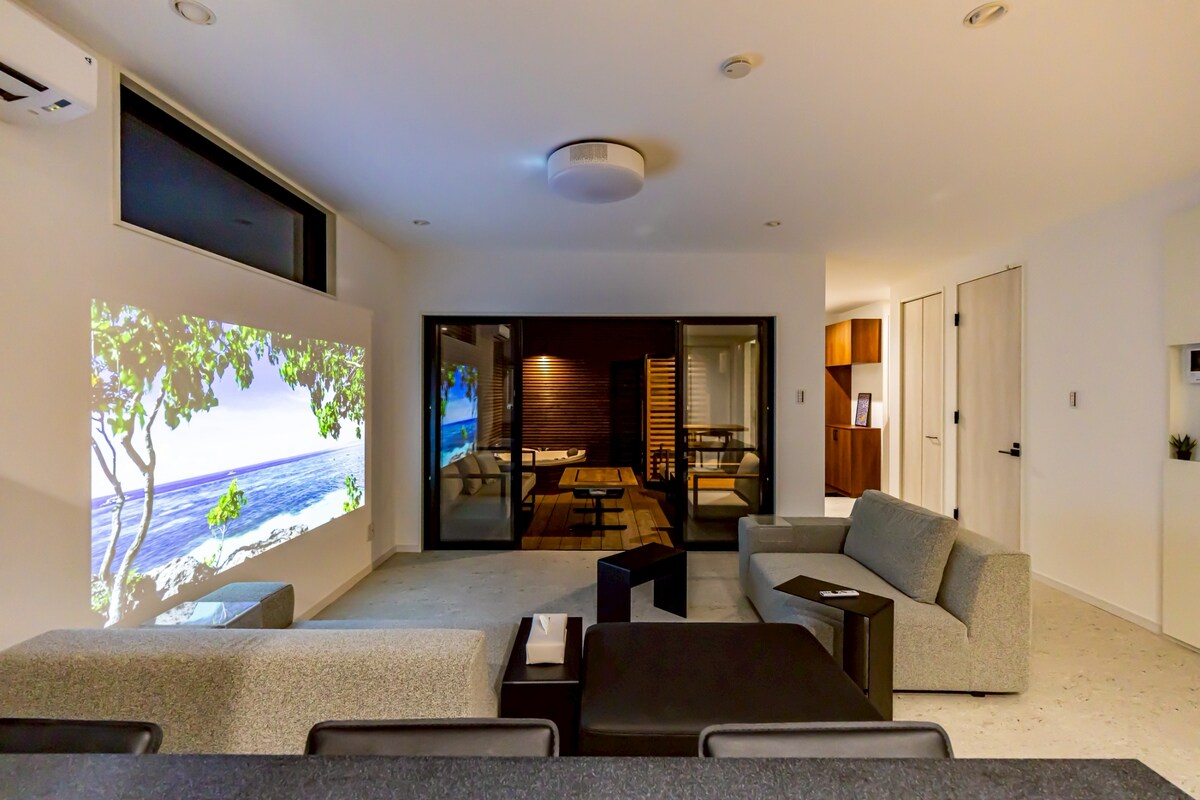 A one-story detached house, “Teppanyaki * Sauna * Jacuzzi,” a