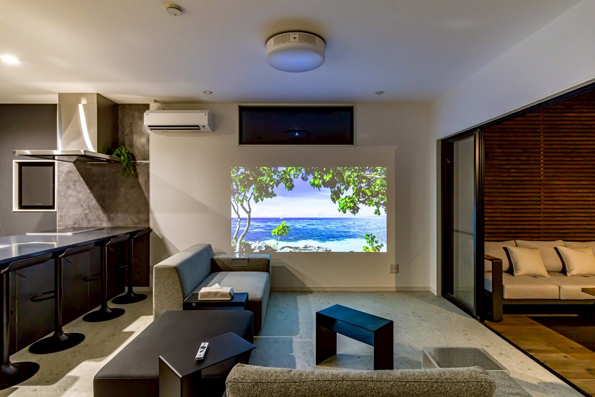A one-story detached house, “Teppanyaki * Sauna * Jacuzzi,” a