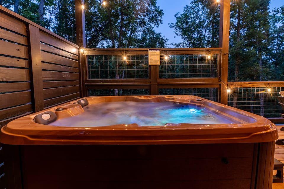 Smoky Hill Retreat, a new cabin in the trees, Sevierville, Tennessee, USA, photo 9 of 10