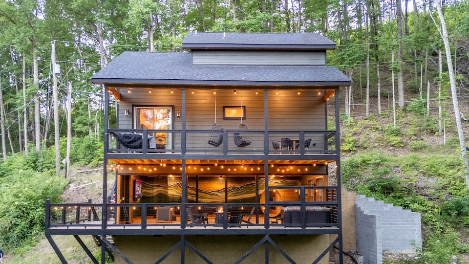 Smoky Hill Retreat, a new cabin in the trees, Sevierville, Tennessee, USA, photo 6 of 10