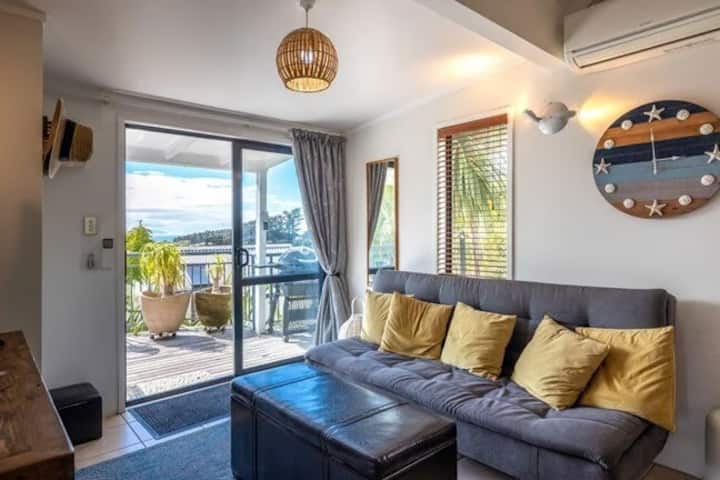 Hot Tub Seaview Chalet - Waiheke Island