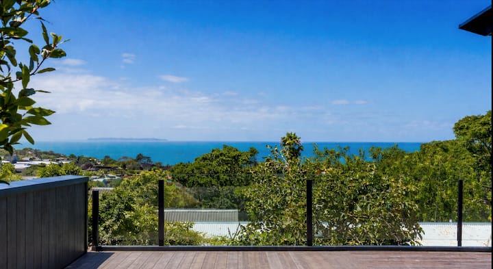 Coastal Retreat 4b3.5b W/sea Views | Castor Bay Ns - Auckland